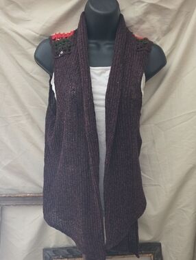 Daytrip Knit Vest with Cream Crochet and Red Trim